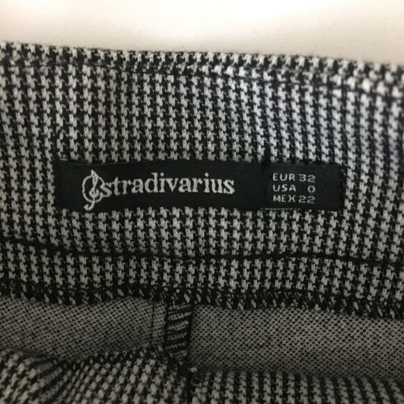 Stradivarius Checkered Print Trousers - Picture 6 of 8